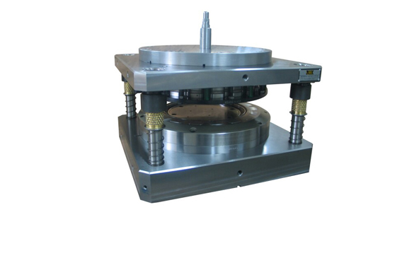 Automatic Pail Lug Lid Die